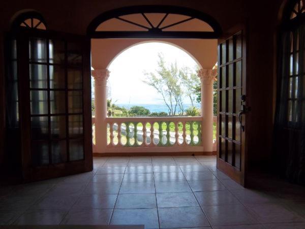 Dolphin Bay Yoga Guest House Drapers Rum bild