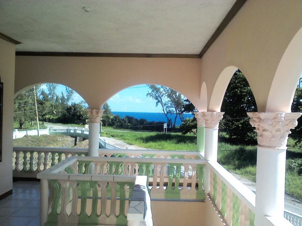 Dolphin Bay Yoga Guest House Drapers Exteriör bild